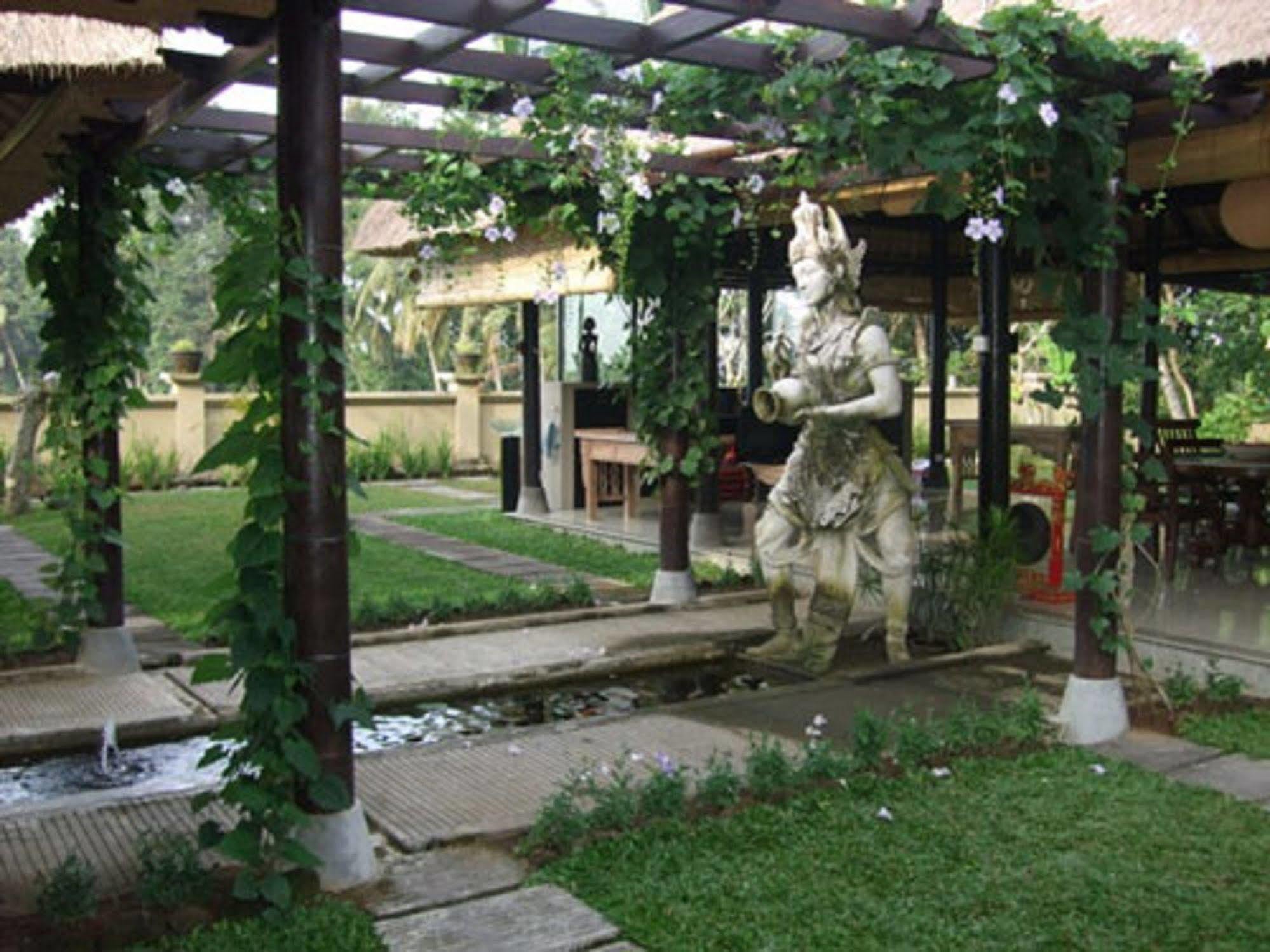 Puri Lotus Ubud Exterior foto